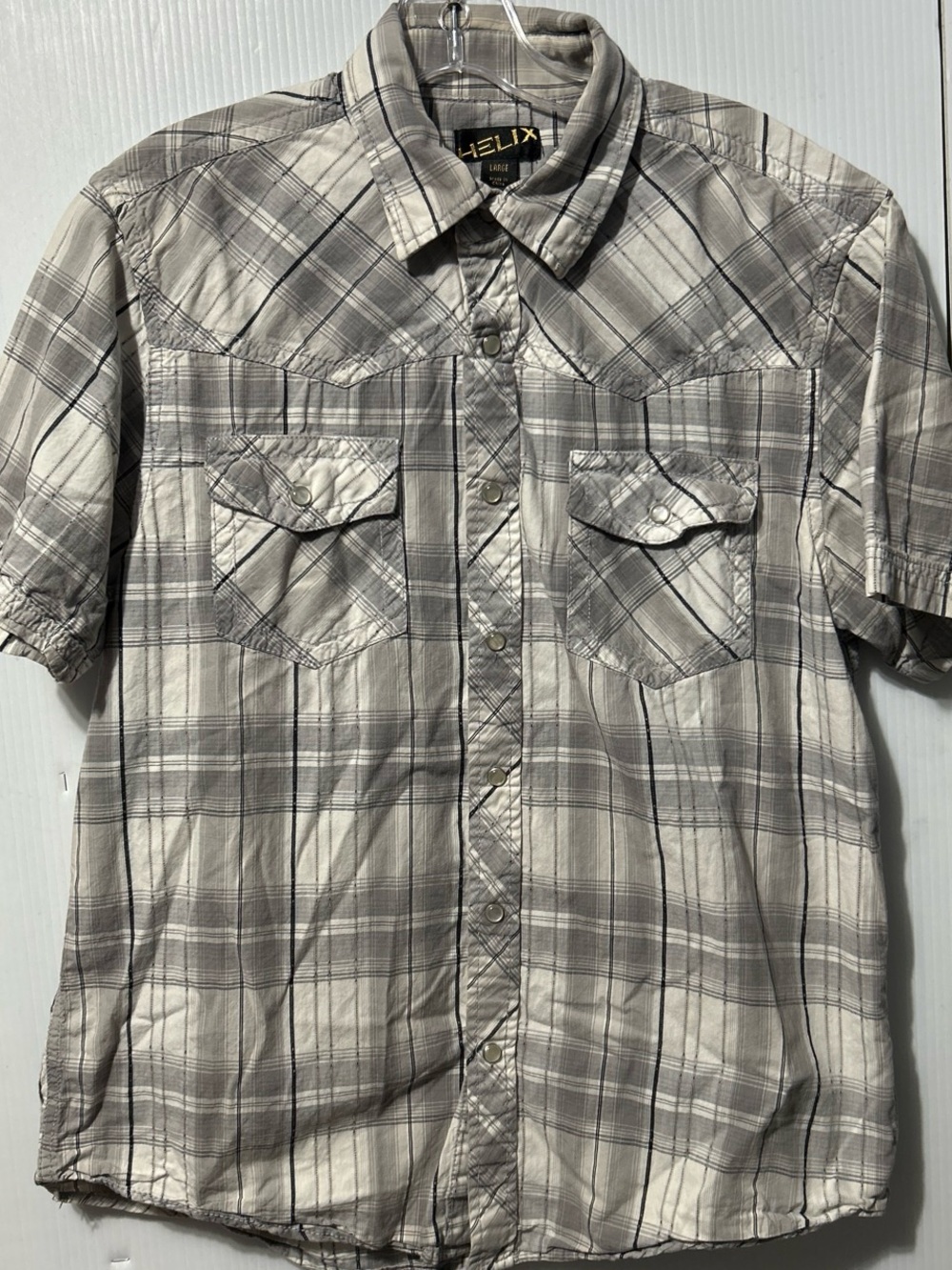 Helix Men's Gray Plaid Short-Sleeve Button-Down Shirt